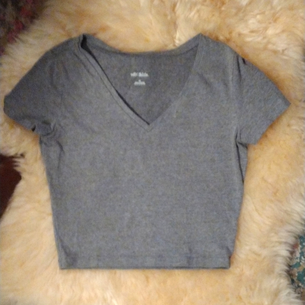 Wild Fable Junior’s Gray Crop Tee-Size M